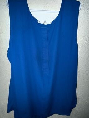 Violet & Claire Royal Blue Sleeveless Round-Neck Top